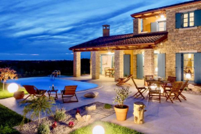 Charming villa LA PERLA with pool, jacuzzi and sea view near Umag